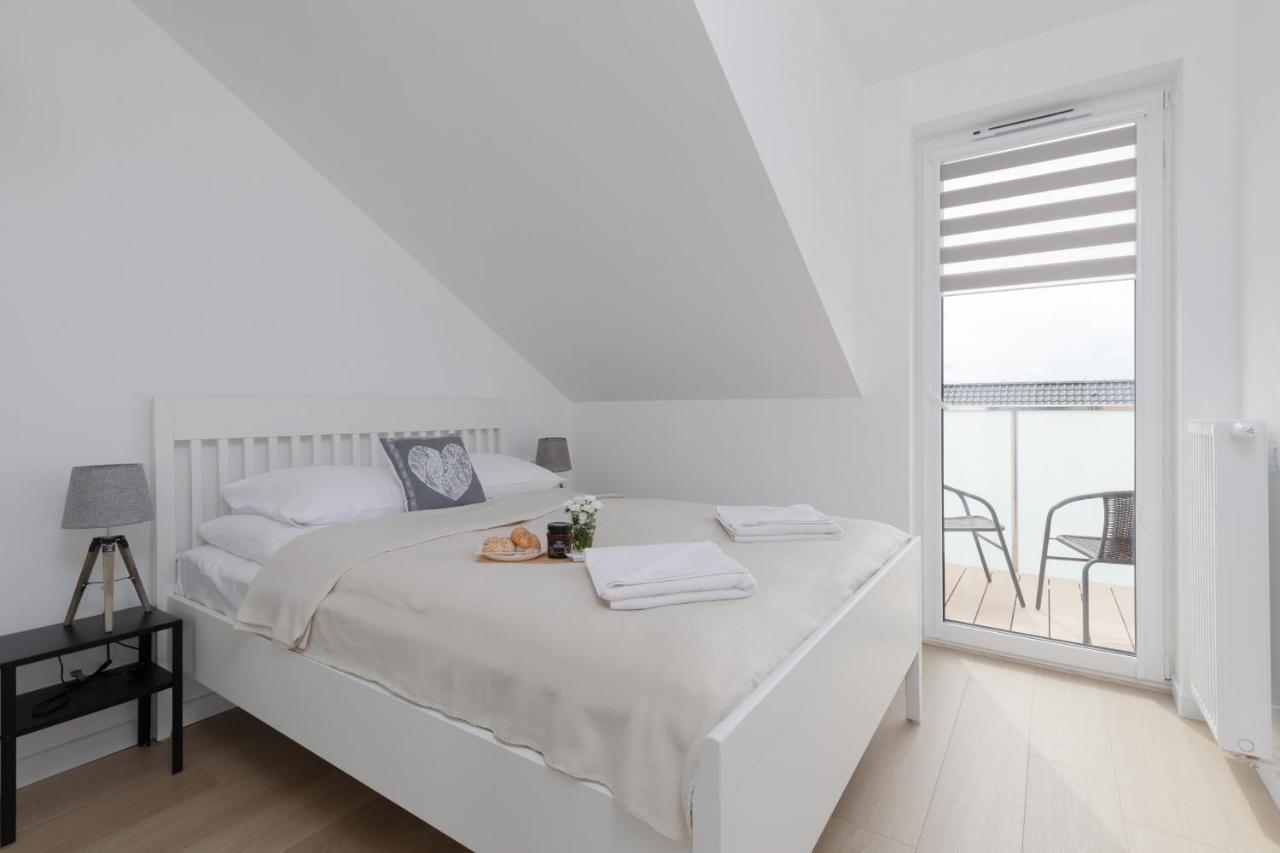 Posesja Kapitanska Przy Plazy Apartments Grzybowo By Noclegi Renters Eksteriør bilde